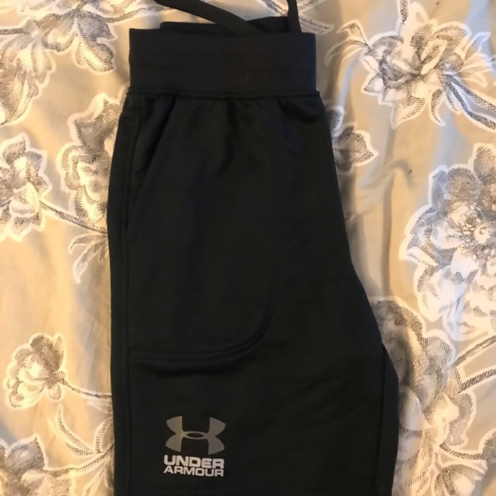 Men’s Under Armour athletic shorts size M